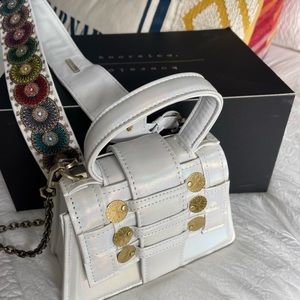 Kooreloo white shoulder bag